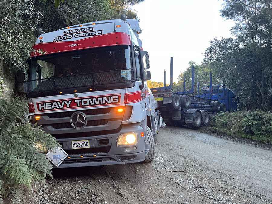 24 hour Emergency Heavy Vehicle Salvage & Recovery Services